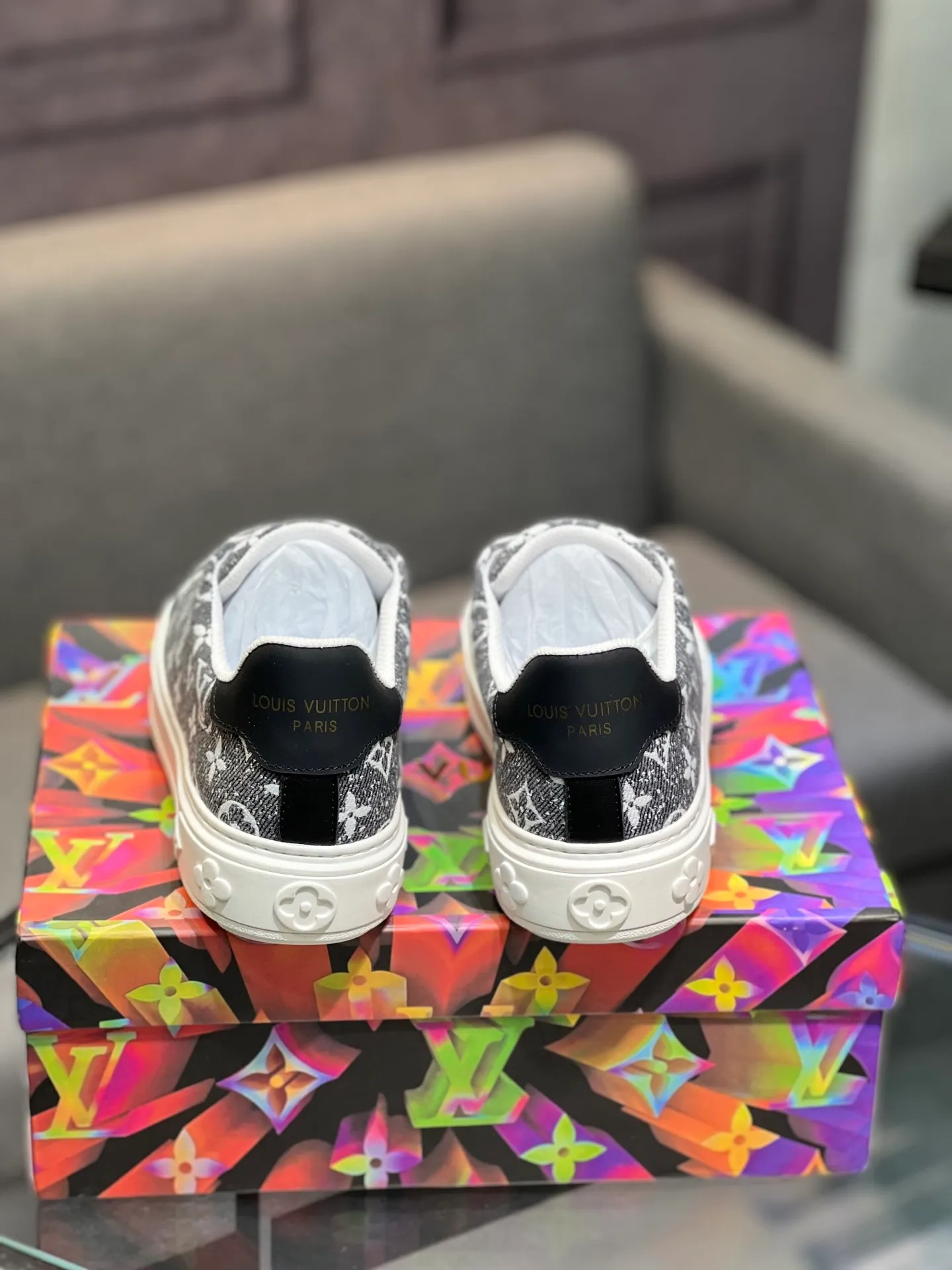 Men's shoes 💰520 LV Louis Vuitton. The latest fashionable casual shoes are popular in physical stores. The new spring and summer comfortable imported custom patent leather plus cowhide, cowhide mesh, and unique jacquard fabric element design. With sheepskin lining, Lv original base, [sun][sun] high-end packaging and high quality💪Details determine quality, welcome to compare🇮🇹Code number 38-44, 45 can be customized